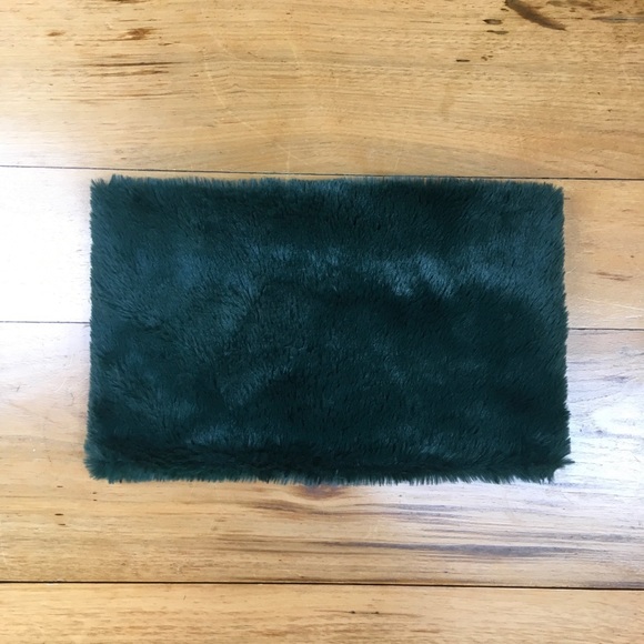 NWT Gymboree Girls Plush Circle Scarf (4 and up) - Picture 1 of 4